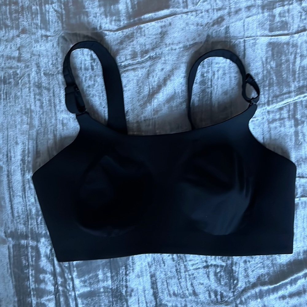NWOT LULULEMON SPORTS BRA SIZE 34D